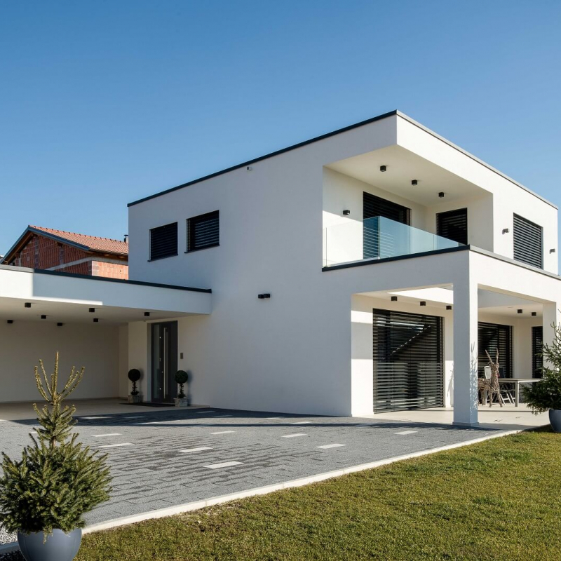 Vzorcna hisa z alu vhodnimi vrati