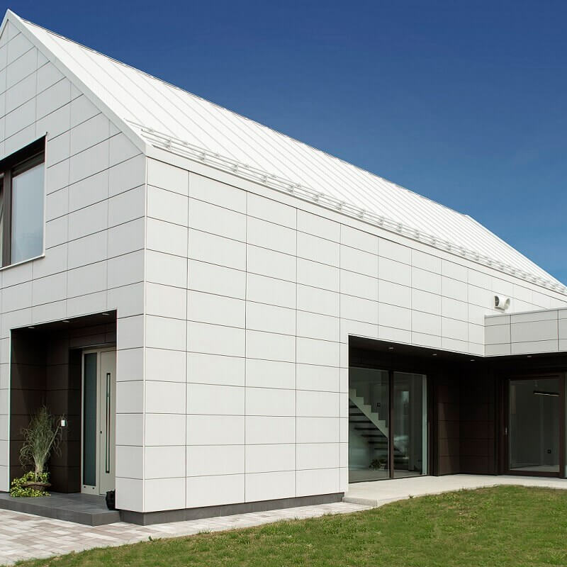 Moderna hiša z Inotherm ALU vhodnimi vrati