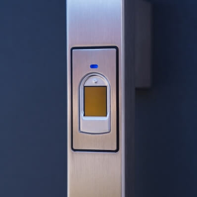 Vhodna vrata na prstni odtis