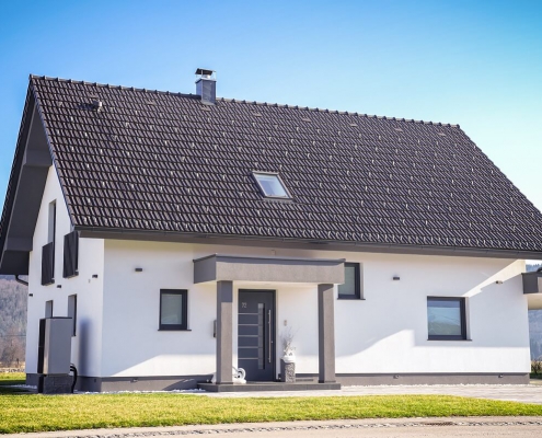 Montažna hiša z Inotherm vhodnimi vrati