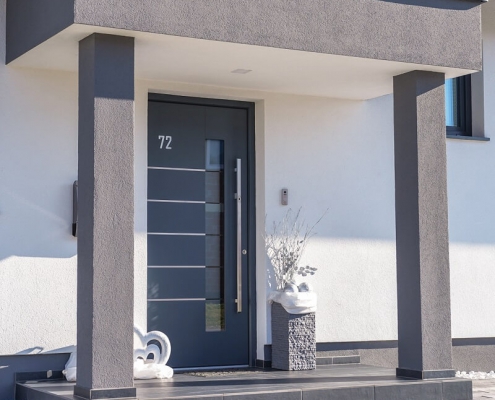 Vhodna vrata iz aluminija v antracit barvi