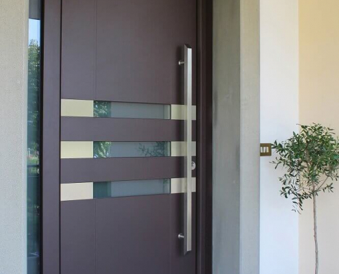 Vhod Inotherm z obsvetlobo in majhnimi okni