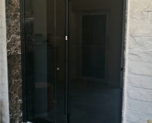 Aluminijasta vrata s steklom