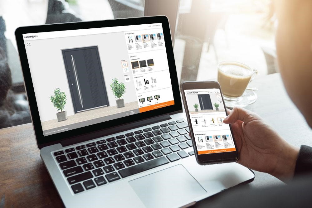 Eingangstüren Konfigurator auf dem Laptop und Handy.