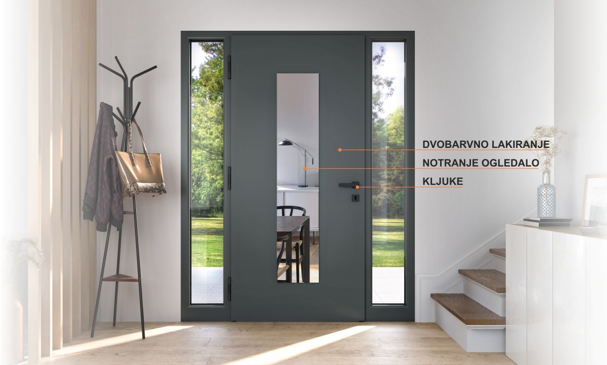 Pogled na vhodna vrata z notranje strani hiše