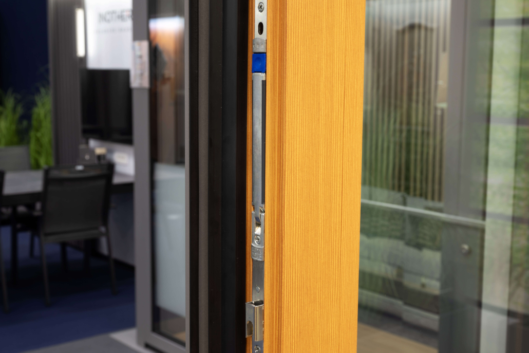 Skrito okovje Winkhaus pri alu oknih