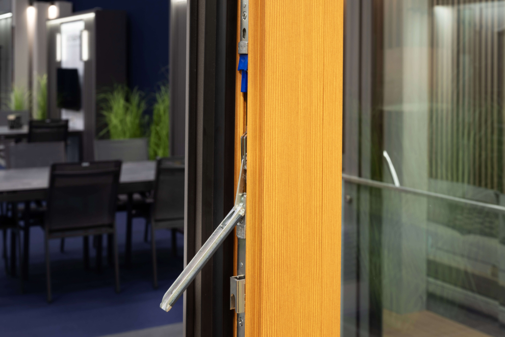 Skrito okovje Winkhaus pri alu oknih