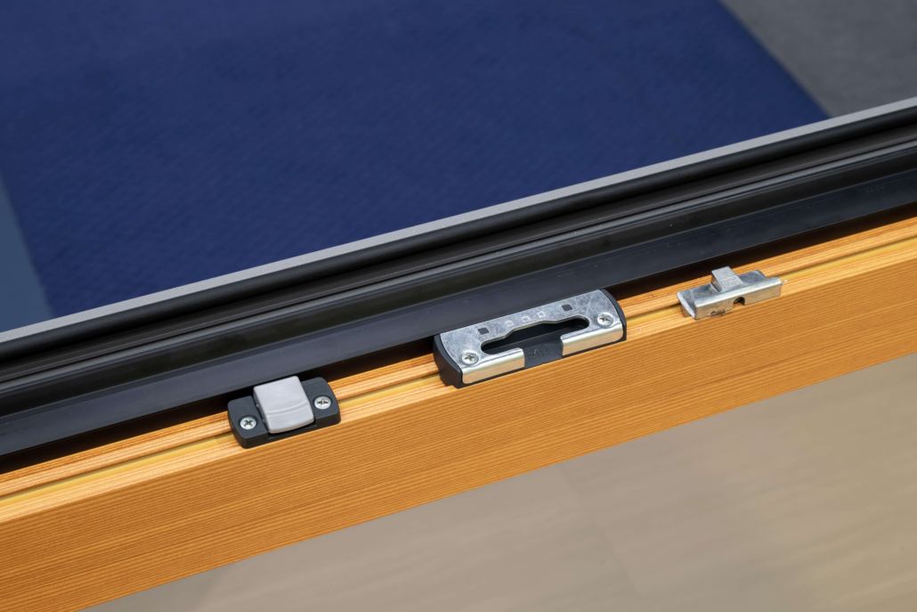 Skrito okovje Winkhaus pri alu oknih