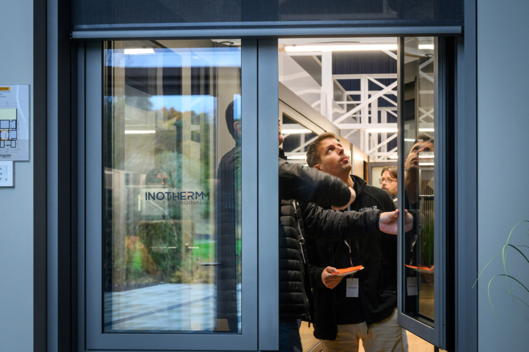 Ogled oken v živo in preverjanje vrtljivega odpiranja