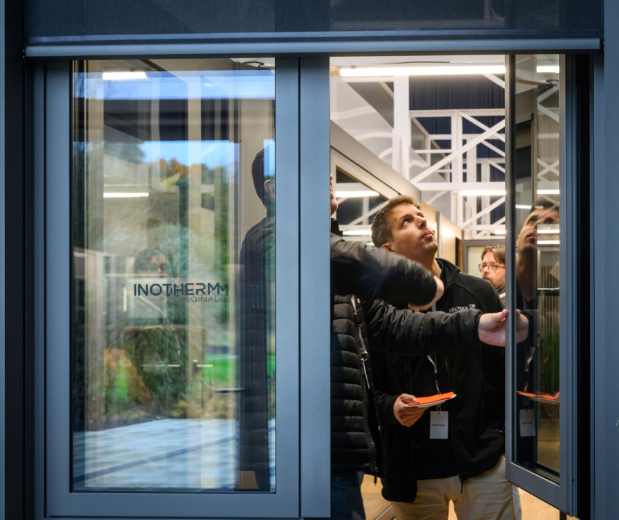 Ogled oken v živo in preverjanje vrtljivega odpiranja