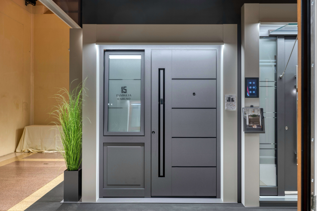 Okna kot samostojna enota pri vhodnih vratih