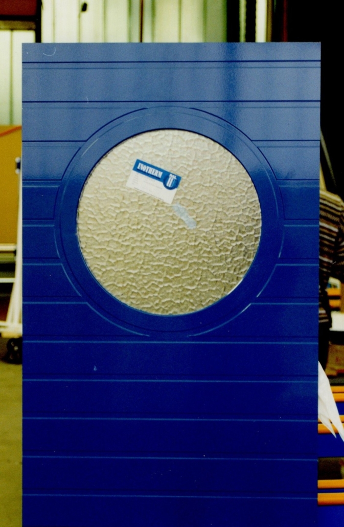 Stara slika enih prvih vhodnih vrat Inotherm