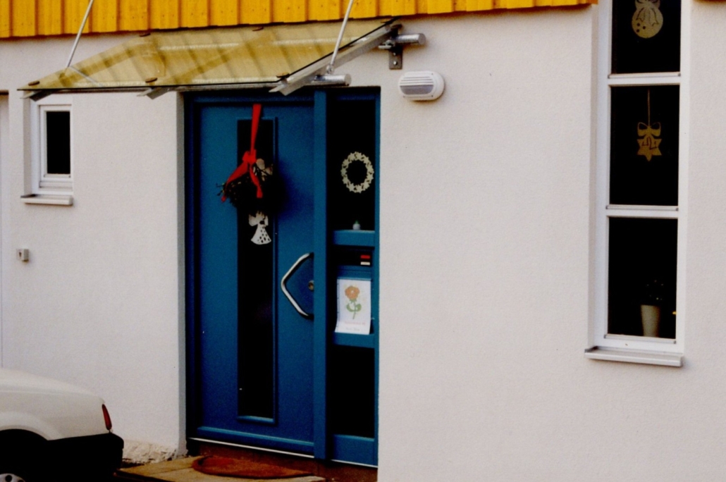 Stara slika modrih vhodnih vrat