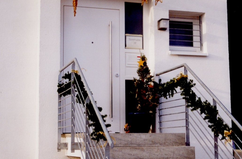 Stara slika belih vhodnih vrat